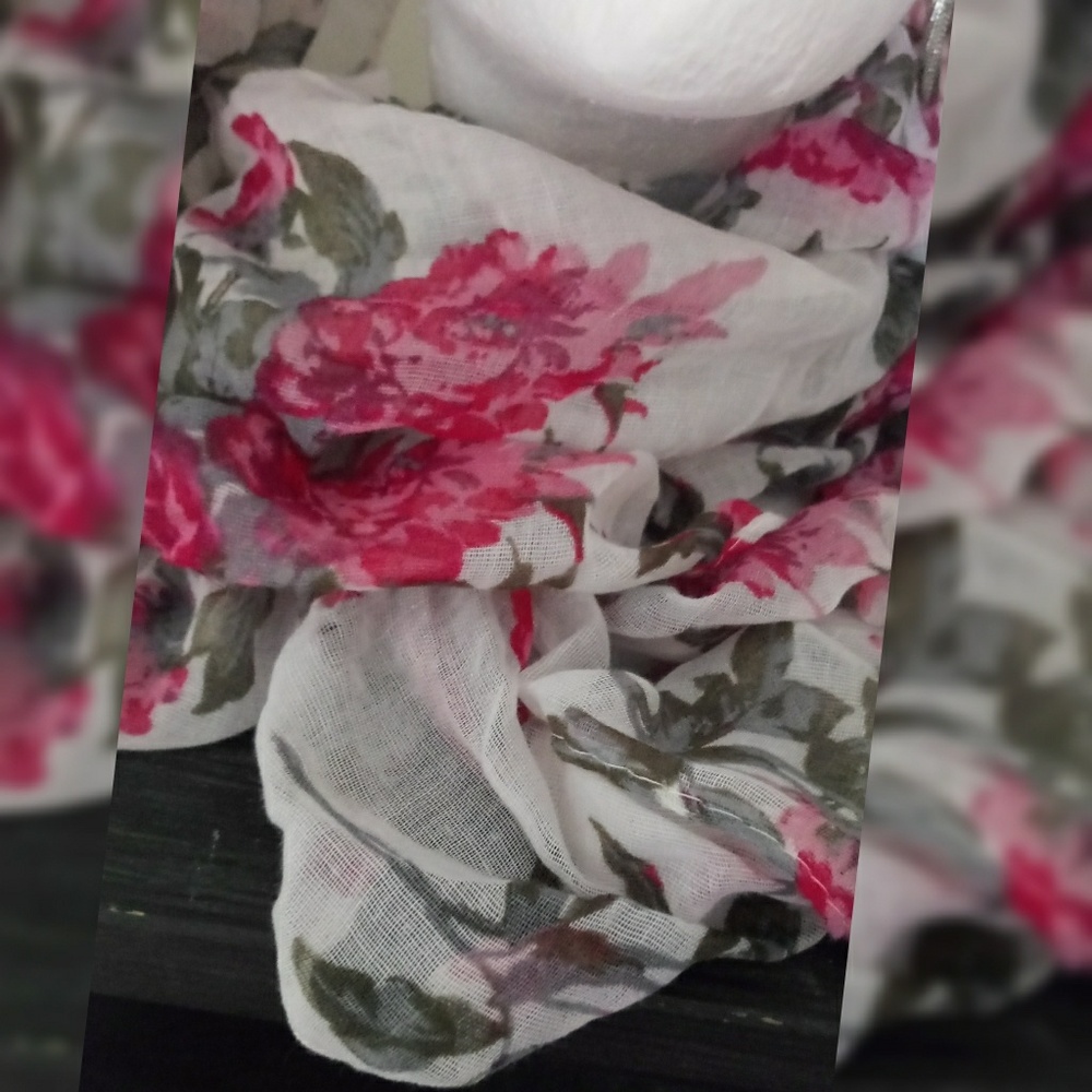Flower Pattern Infinity Scarf. Quality Mat - Picture 3 of 4
